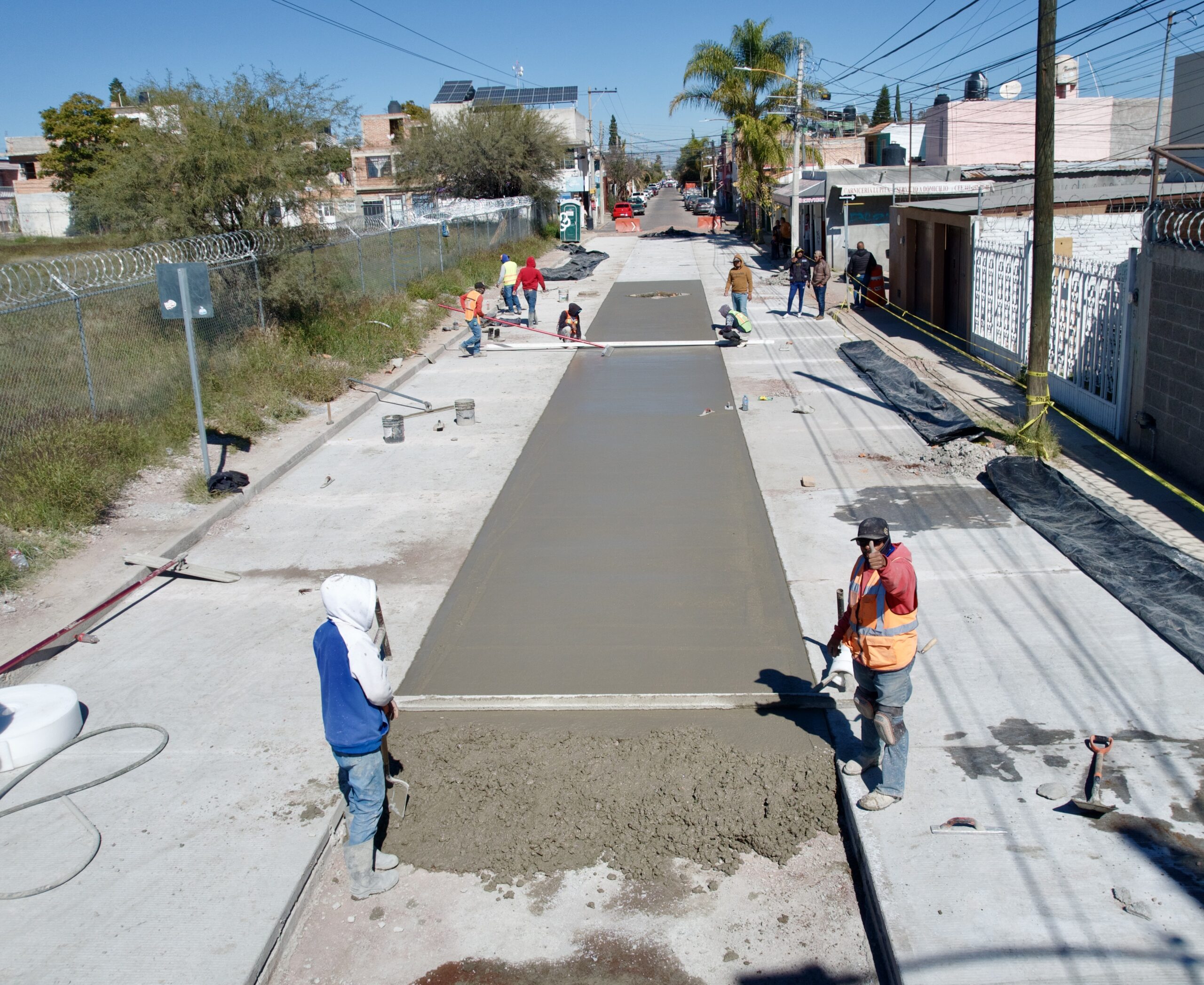 AVANZA MUNICIPIO EN LA COLOCACIÓN DE CONCRETO HIDRÁULICO EN LOMA BONITA