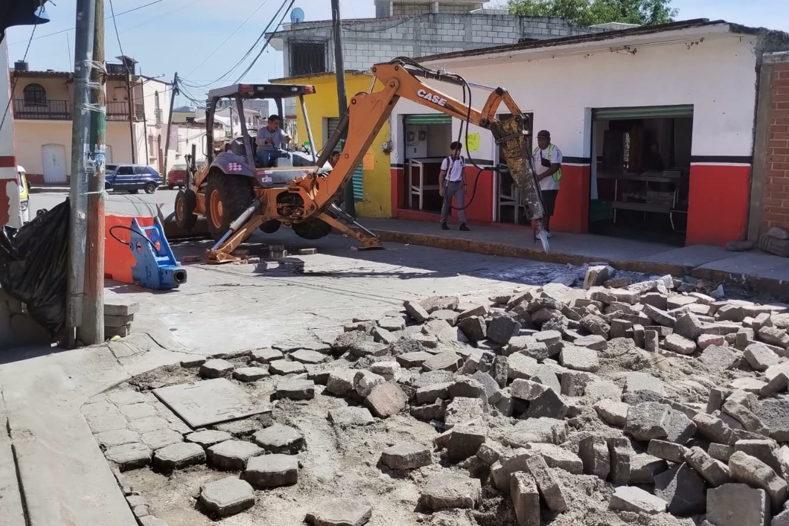 Avanzan trabajos de rehabilitación en calle Álvaro Obregón de Totolapan