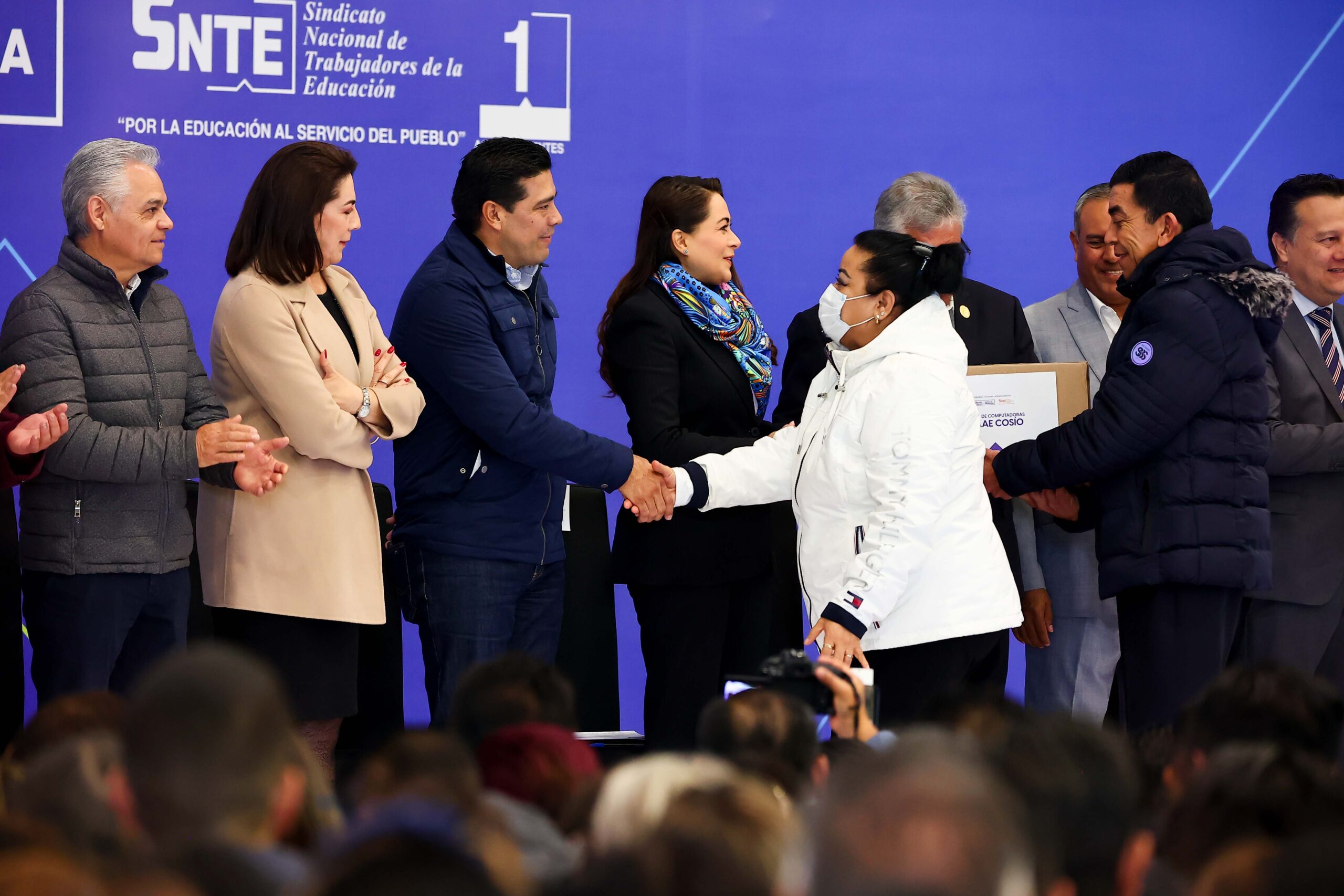 CON UNA INVERSIÓN HISTÓRICA DE 275 MILLONES DE PESOS, TERE JIMÉNEZ ENTREGA 43 MIL EQUIPOS DE CÓMPUTO PARA FORTALECER LA EDUCACIÓN EN AGUASCALIENTES