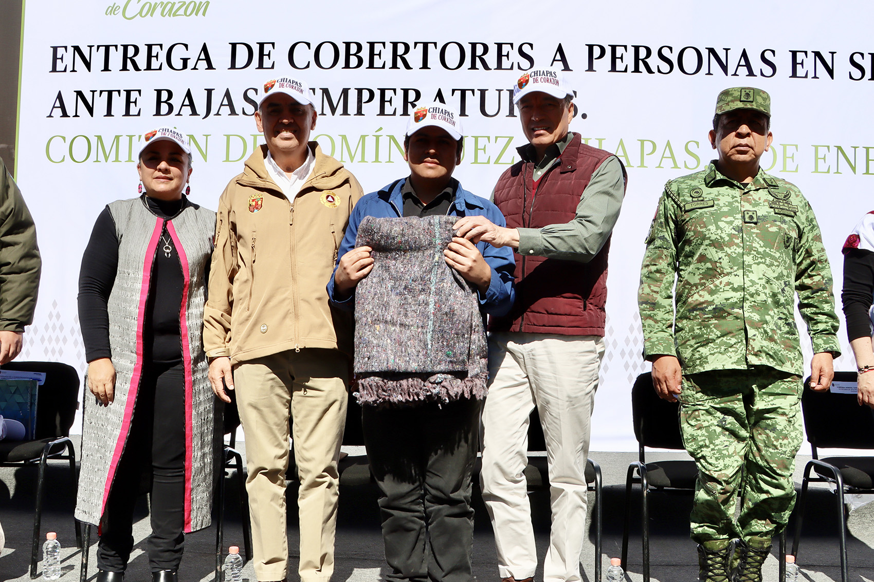 Más de 70 mil cobertores entregados ante bajas temperaturas; la meta son 105 mil: Rutilio Escandón