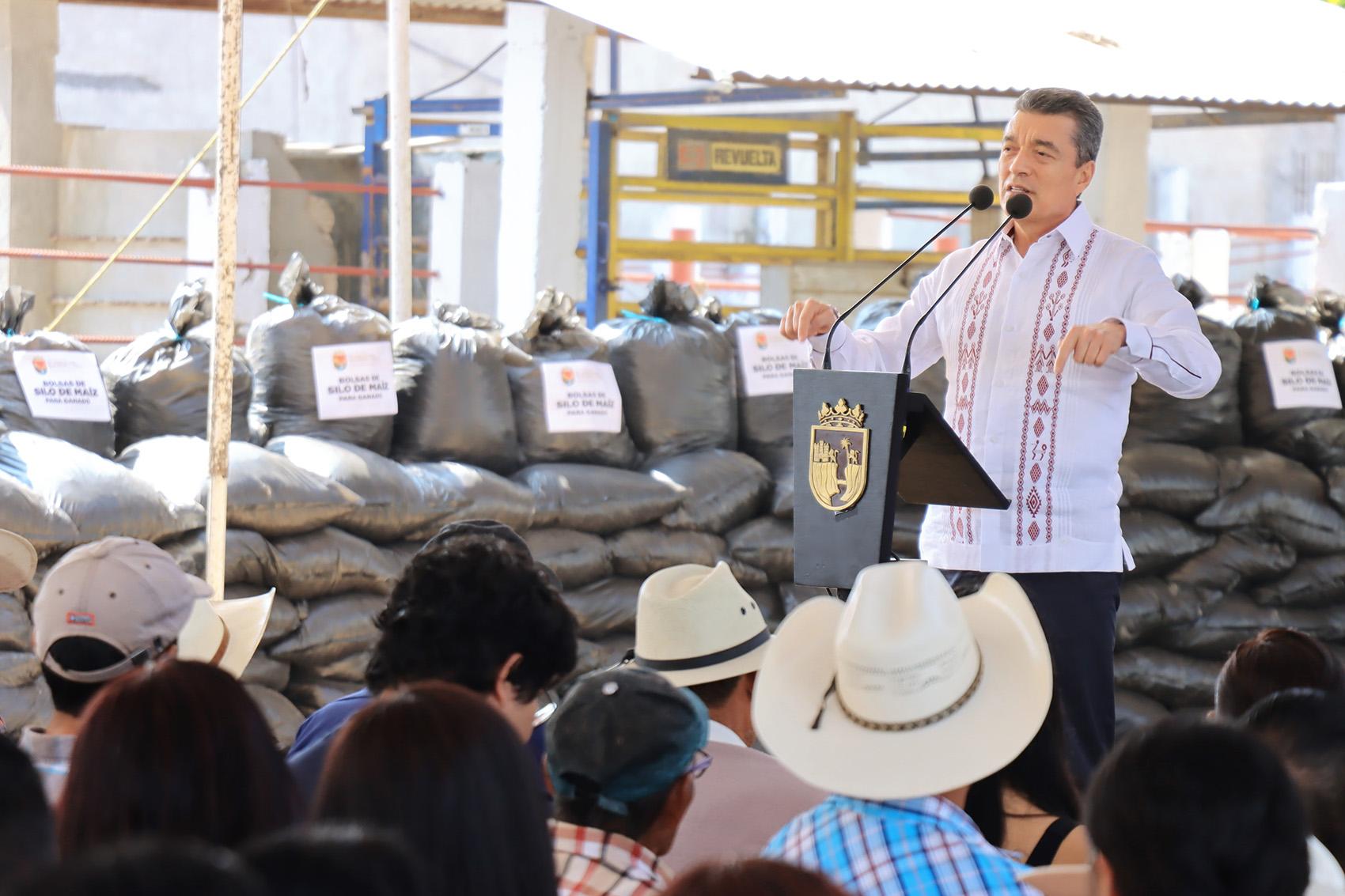 Rutilio Escandón Cadenas a la Entrega de Apoyos a Productores Pecuarios para Época de Estiaje 2024 en beneficio de productores pecuarios de este municipio de Berriozábal