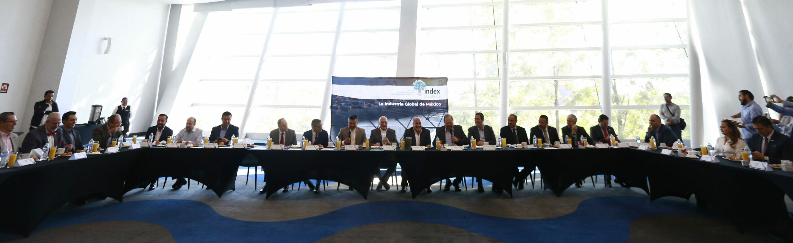 Jalisco concentra el 70% de las empresas de semiconductores en México, informó Enrique Alfaro en reunión con INDEX