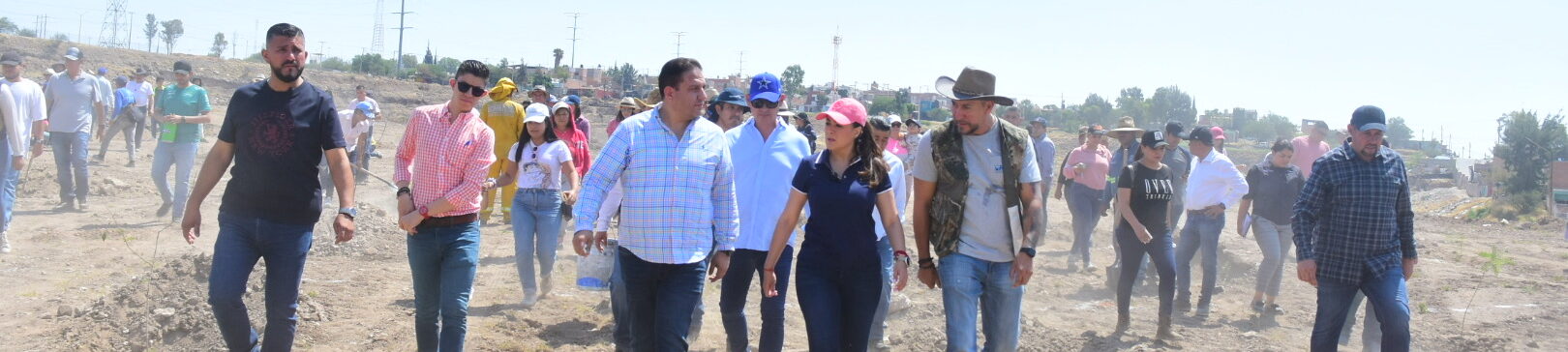 GOBIERNO DEL ESTADO Y MUNICIPIO CAPITAL ENCABEZAN JORNADA DE REFORESTACIÓN EN EX RELLENO SANITARIO CUMBRES