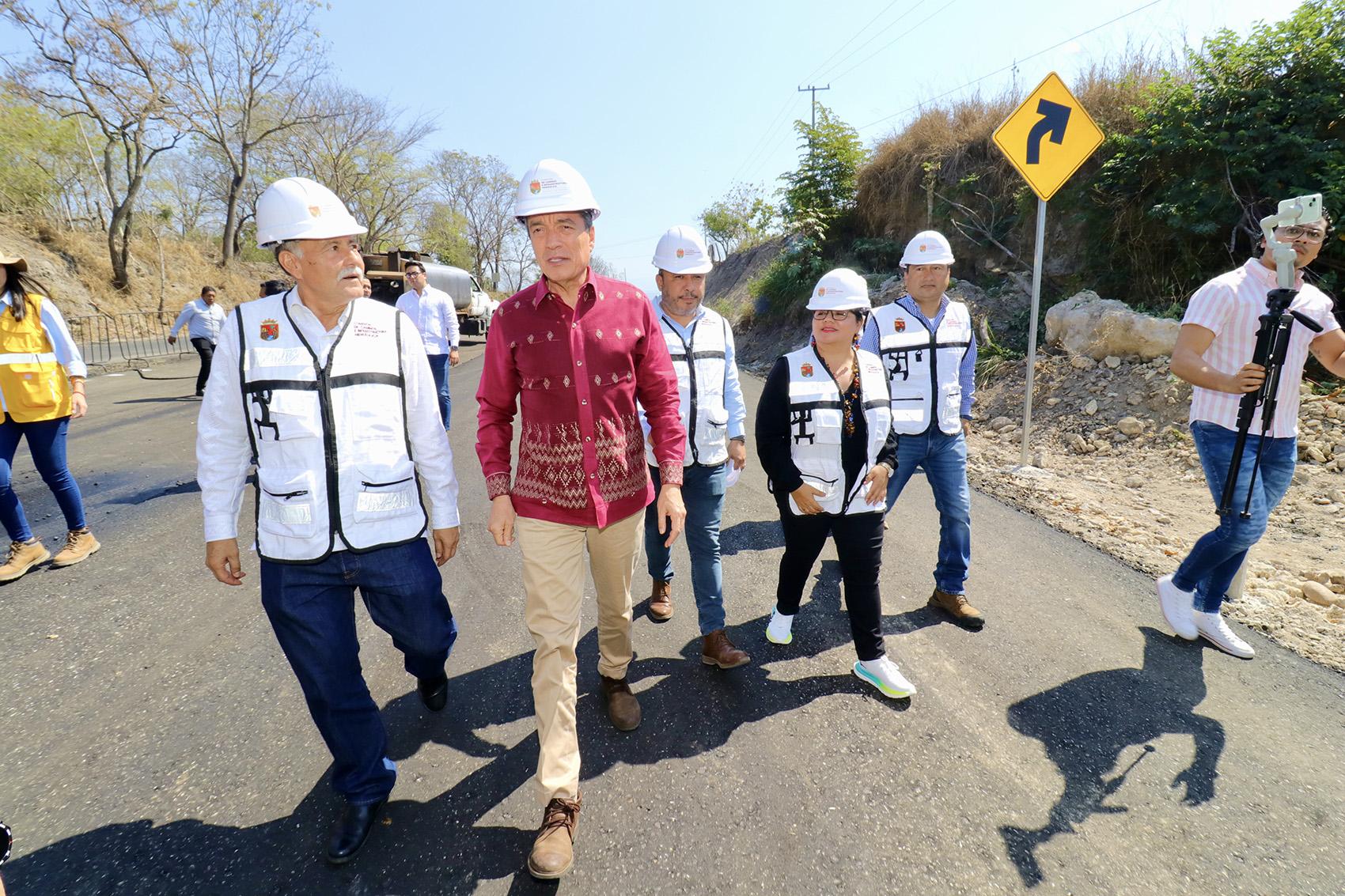 Supervisa Rutilio Escandón obra de ampliación del tramo carretero La Angostura-San Francisco Pujiltic