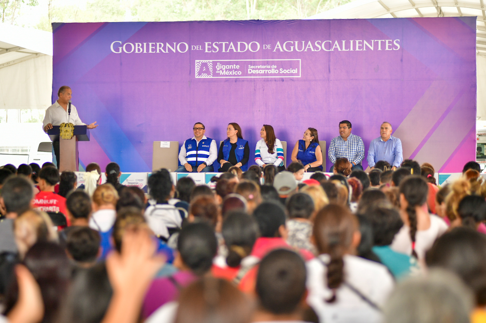 ENTREGA TERE JIMÉNEZ APOYOS ALIMENTICIOS EN JESÚS MARÍA A TRAVÉS DEL PROGRAMA OPORTUNIDADES