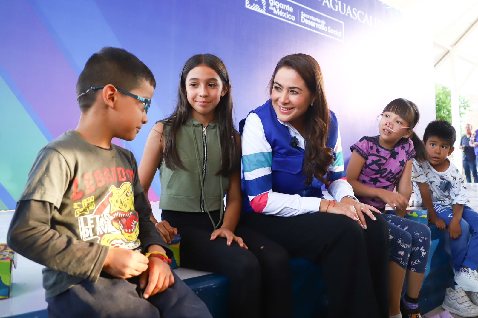 TERE JIMÉNEZ ENTREGA APOYOS ESCOLARES EN LA ALTAVISTA Y LAS FLORES: “QUEREMOS GARANTIZAR UNA EDUCACIÓN DE EXCELENCIA”