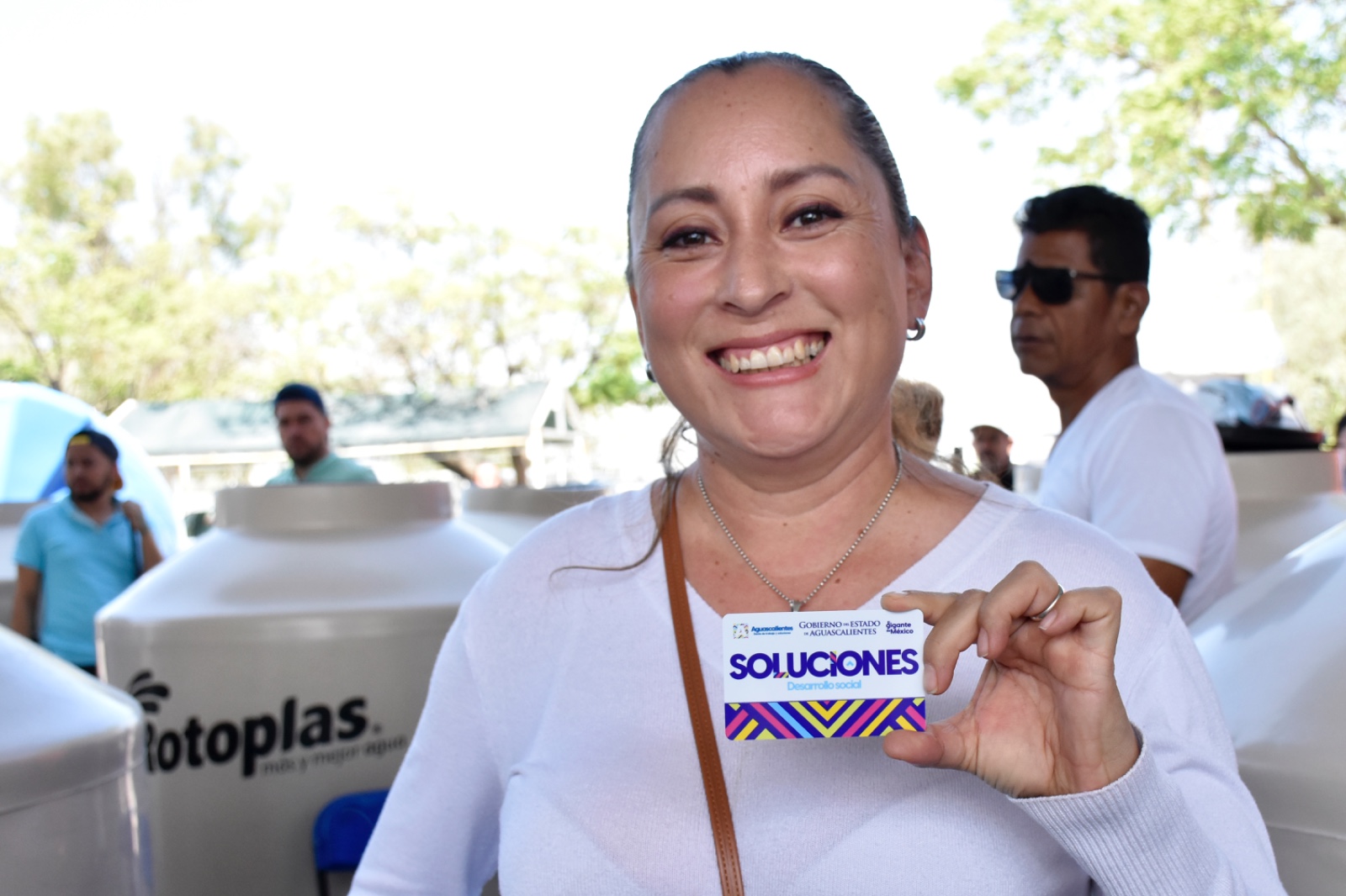 FAMILIAS DE AGUASCALIENTES MEJORAN SU CALIDAD DE VIDA; RECIBEN CALENTADORES SOLARES, TINACOS, CISTERNAS Y BOMBAS DE AGUA