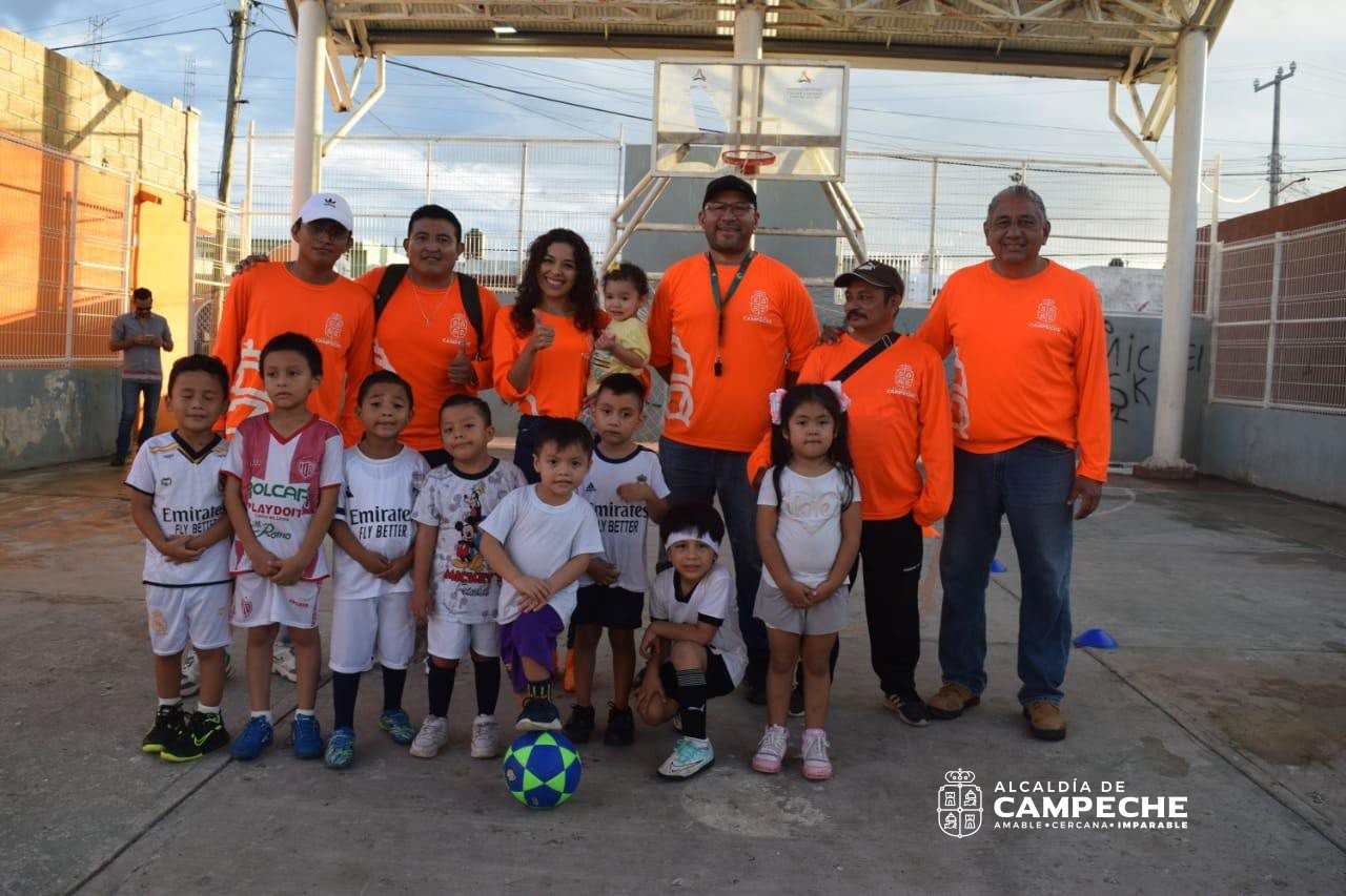 Exhibición de fútbol para niños.