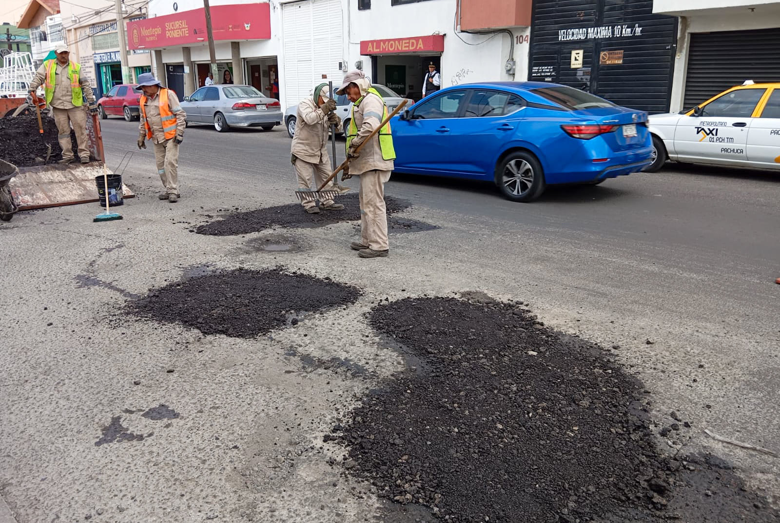 El equipo de la SOPDUVM continúa atendiendo las vialidades para darle a las pachuqueñas y a los pachuqueños una mejor movilidad.