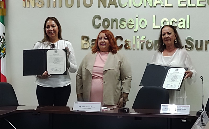 Entrega INE constancias de mayoría a senadores electos por BCS